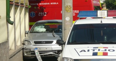 Stire din Eveniment : GALERIE FOTO/ ACCIDENT RUTIER pe strada Portiței. CIRCULAȚIE ÎNGREUNATĂ
