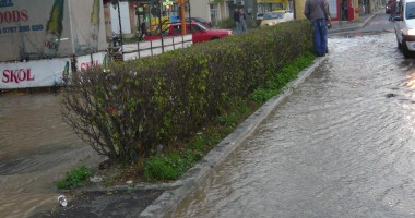 Fântână arteziană în Km 4-5. S-a spart o conductă RAJA / Galerie foto și video - 3