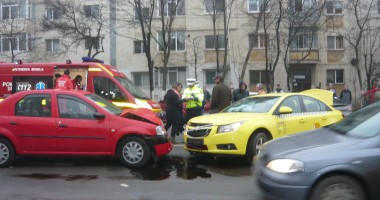 Accident rutier spectaculos pe strada Soveja - Galerie FOTO - 2