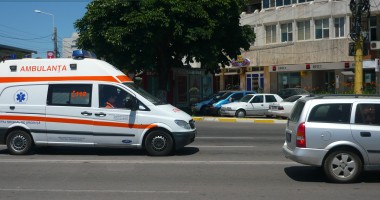 Motocicletă "spulberată" de un Touareg, în intersecția de la ICIL | FOTO - 3