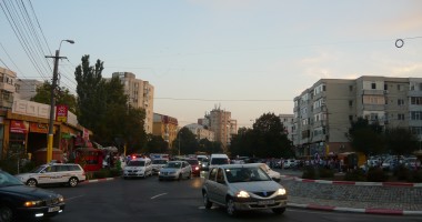 UPDATE. FOCURI DE ARMĂ în zona Eden din Constanța. Limuzină CIURUITĂ de polițiști - 7