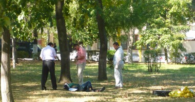 Stire din Eveniment : Galerie foto. DESCOPERIRE ȘOCANTĂ ÎN PARCUL TĂBĂCĂRIEI! Criminaliștii investighează cazul! UPDATE