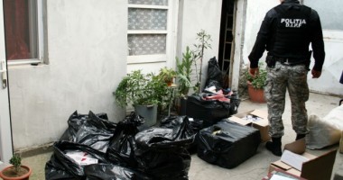 Stire din Eveniment : VIDEO. Percheziții la Constanța: mașini, alcool și țigări, confiscate de polițiști