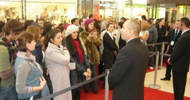 Îmbulzeală la deschiderea H&M  GALERIE FOTO - 3