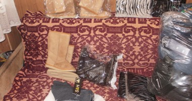 Stire din Eveniment : Polițiștii de frontieră confiscă haine și încălțăminte