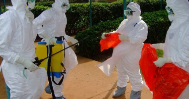 Stire din Actualitate : Medicul american infectat cu virusul Ebola, tratat cu un ser pe bază de tutun