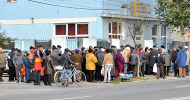 Stire din Politică-Administrație : Pensionarii vor primi tichete în locul pachetelor cu alimente. Ce valoare au acestea