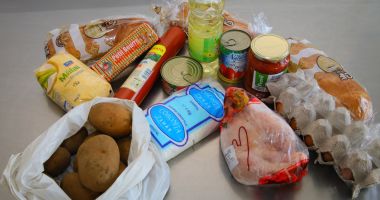 Pachete cu alimente pentru persoanele vulnerabile din Constanţa - 1