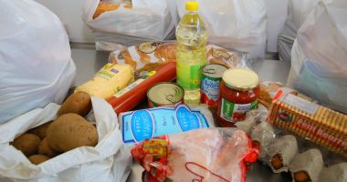 Pachete cu alimente pentru persoanele vulnerabile din Constanţa - 2