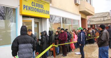Stire din Politică-Administrație : Primăria Constanța  a început  distribuția pachetelor pentru pensionari
