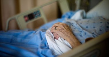 Stire din Eveniment : Pacientă de 79 de ani, moartă după ore întregi fără îngrijire medicală. Fiica ei a cerut ajutor