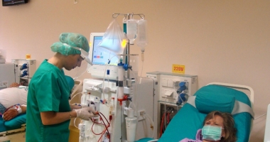 Stire din Sănătate : Pacienții care fac dializă, internați în Spitalul Județean