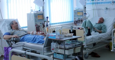 Stire din Sănătate : Pacienții dializați, primii care primesc cardurile de sănătate