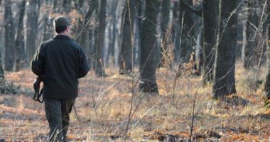 Stire din Eveniment : Au incercat să “evite” sistemul SUMAL, iar pentru asta doi pădurari şi un om de afaceri s-au trezit cu mascaţii la uşă