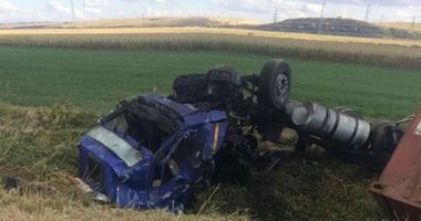 FOTO / Accident rutier în județul Constanța! TIR RĂSTURNAT! Victima, aruncată din cabină! - 4