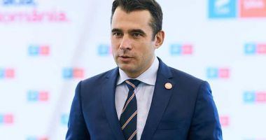 Stire din Politică-Administrație : Ştefan Pălărie: "USR a solicitat chemarea ministrului Educaţiei în plen. Suntem lăsaţi în ceaţă"