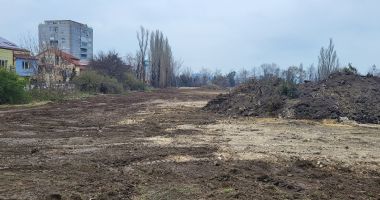Adio, junglă şi mizerie! Au intrat buldozerele pe terenurile de la Palatul Copiilor - 6