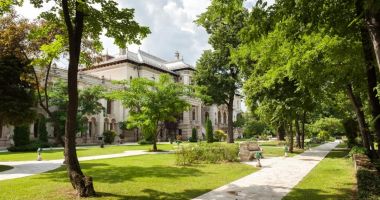 Stire din Cultură-Educație : Palatul Cotroceni se deschide de astăzi pentru public. Ce se poate vizita gratuit
