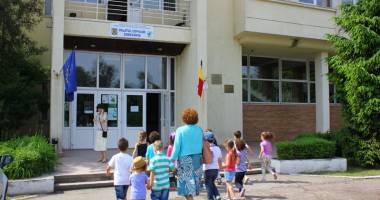 Stire din Cultură-Educație : Festivitate de deschidere la Palatul Copiilor