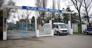 Stire din Social : Voluntarii, chemați să ajute la curățarea parcului sportiv de la Palatul Copiilor