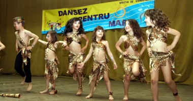 Stire din Cultură-Educație : Cine va câștiga trofeul "Dansez pentru mare" 2014