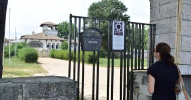 Istorie batjocorită, în Mamaia. Castelul regal, ferecat şi lăsat pradă ruinei - 11