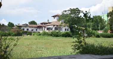 Istorie batjocorită, în Mamaia. Castelul regal, ferecat şi lăsat pradă ruinei - 8