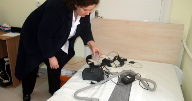 Stire din Sănătate : Cum puteți să depistați și să tratați apneea în somn