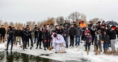 Stire din Cultură-Educație : Tradiție creștină reluată și în cartierul Palazu Mare