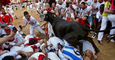 Stire din Actualitate : Zeci de victime în timpul cursei cu tauri de la Pamplona
