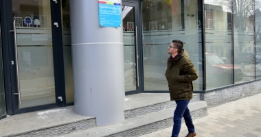 Stire din Social : Până când mai puteți plăti taxele pentru parcare și pentru locul de veci