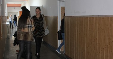ELEVI din CONSTANȚA, duși de urgență la SPITAL. S-au intoxicat cu sulf în sala de clasă - 4