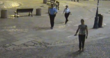 Stire din Eveniment : SCENE TERIBILE! Un bărbat înarmat cu o sabie își căuta soacra, pentru a o pedepsi