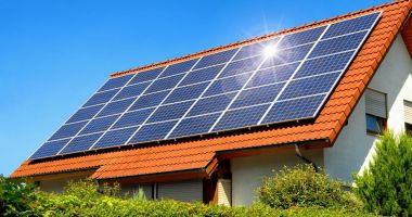 Stire din Economie : Economie la buget! Panourile fotovoltaice, pas mare către independenţa energetică