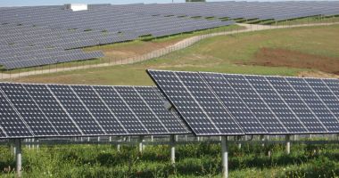 Fotovoltaicele, prima sursă de energie electrică a României, duminică la prânz
