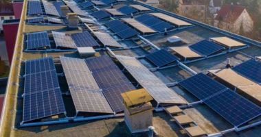 Stire din Social : Locatarii blocurilor ar putea să folosească energia solară pentru facturi mai mici