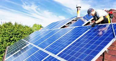 Stire din Economie : A fost publicată lista preliminară cu persoanele eligibile ale programului „Electric Up”