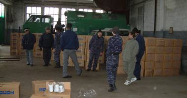Stire din Eveniment : Pantofi contrafăcuți, găsiți într-un container în Portul Constanța