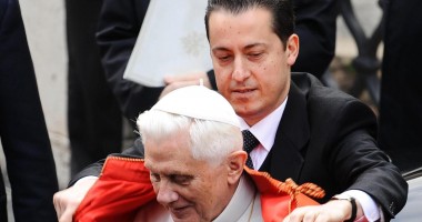 Stire din Actualitate : Majordomul Papei condamnat la un an și jumătate de închisoare