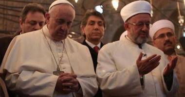Stire din Actualitate : Papa Francisc s-a recules în Moscheea albastră din Istanbul