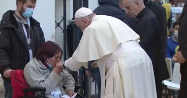 Stire din Actualitate : O româncă dependentă de morfină și greu încercată de viață a fost aplaudată în biserică după o mărturie în fața Papei Francisc, în Italia