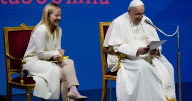 Stire din Actualitate : Papa Francisc: “Doar cei bogaţi îşi permit să aibă copii în Italia”