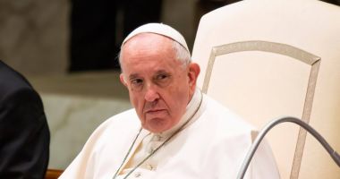 Stire din Actualitate : Vești bune de la Vatican! Papa Francisc a fost externat din spital și își va relua activitatea