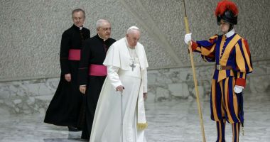 Stire din Actualitate : Papa Francisc a plecat în cea mai lungă călătorie din pontificatul său
