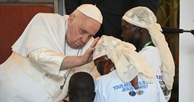 Stire din Actualitate : Joe Biden i-a decernat Papei Francisc medalia prezidențială a libertății