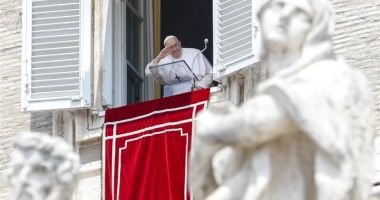 Stire din Actualitate : Papa Francisc îi încurajează pe politicieni 'să se oprească şi să negocieze' pacea în Ucraina şi Orientul Mijlociu