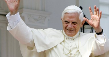 Stire din Actualitate : Papa Benedict a părăsit Vaticanul