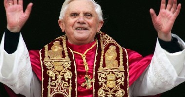 Stire din Actualitate : Papa Benedict al XVI-lea se întoarce la Vatican
