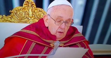 Stire din Actualitate : Papa Francisc nu a rostit predica din Duminica Floriilor, dar a prezidat în continuare ceremonia