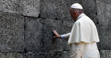 Stire din Actualitate : Papa Francisc va primi un milion de dolari. Ce trebuie să facă